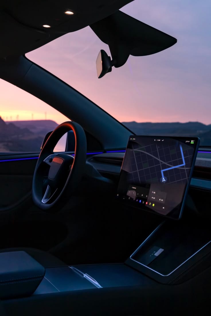 Cockpit des Tesla Model 3 mit Navigation auf dem Bildschirm